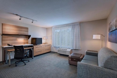 TownePlace Suites by Marriott Lakeland image 10
